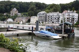 Endellion moored at Plage de Amee.jpg