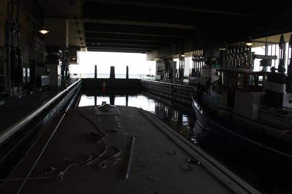 Ascenseur Funiculaire de Strepy dark inside.jpg