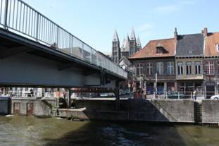Lift bridge at Tournai 2.jpg