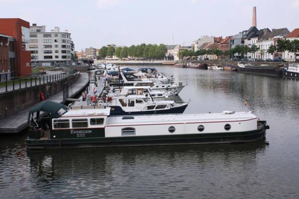 Endellion moored at Portus Ganda.jpg