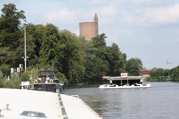 Swing Bridge into Bruge.jpg