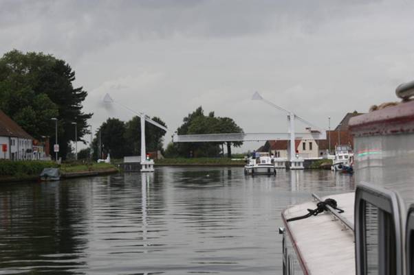 Jabbeke lift bridge.jpg