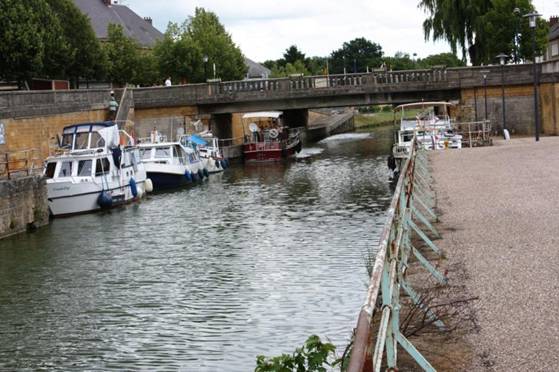 Le Chesne quay.jpg