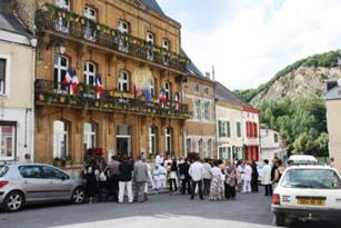 Hotel de Ville Fumay.jpg
